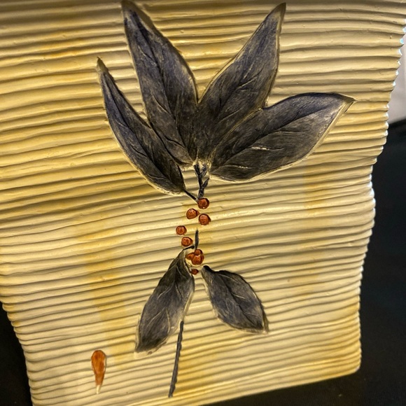 Covington Design Tissue Box Cover - Picture 5 of 7